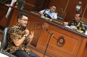 Reza Indragiri Amriel saat memberikan Keterangan saksi ahli forensik sidang Cebongan (sumber: sindonews.com)